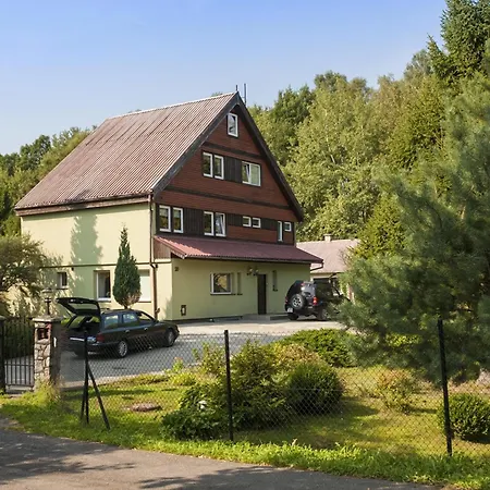 Nyaraló Half Of A Home, Large Garden, Terrace