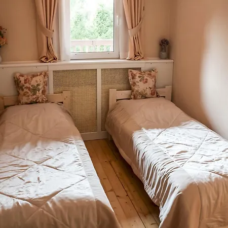 Nyaraló Half Of A Home, Large Garden, Terrace Szymbark