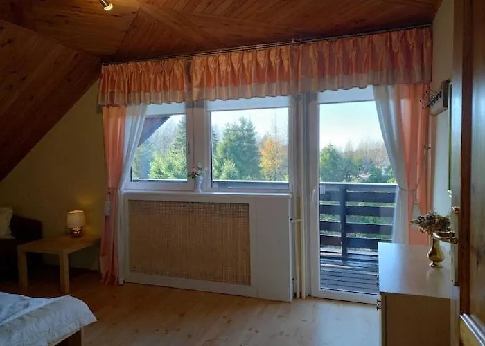 Half Of A Home, Large Garden, Terrace Dom wakacyjny Szymbark (Pomerania)